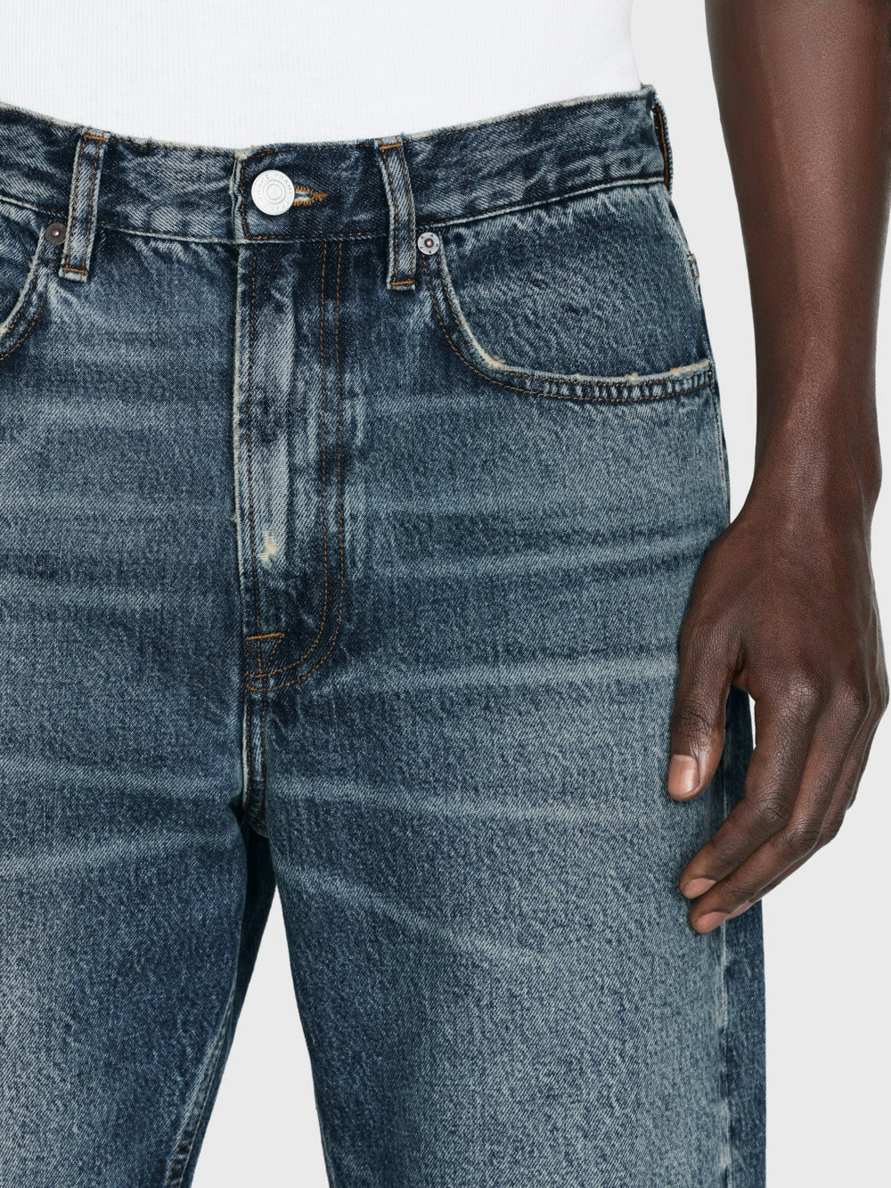 jeans front detail image alt:size